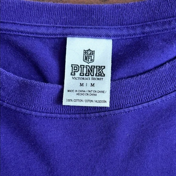 PINK Victoria's Secret Purple and Gold Long Sleeve Tee
Minnesota Vikings - Picture 2 of 6